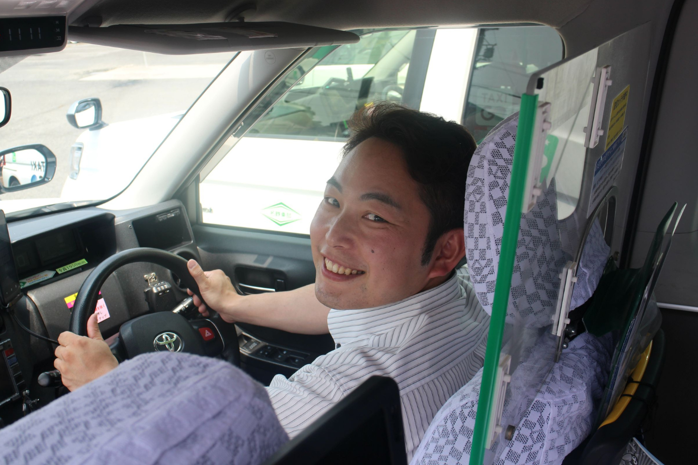 名鉄東部交通のタクシー運転手
